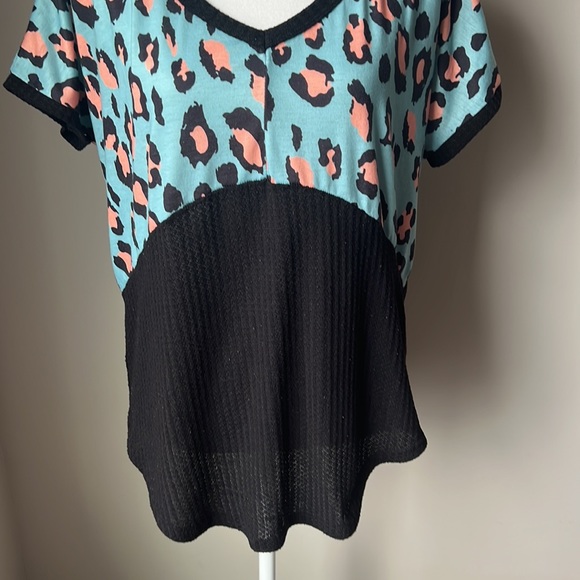 5/$25 Cinnie Top - Picture 5 of 12